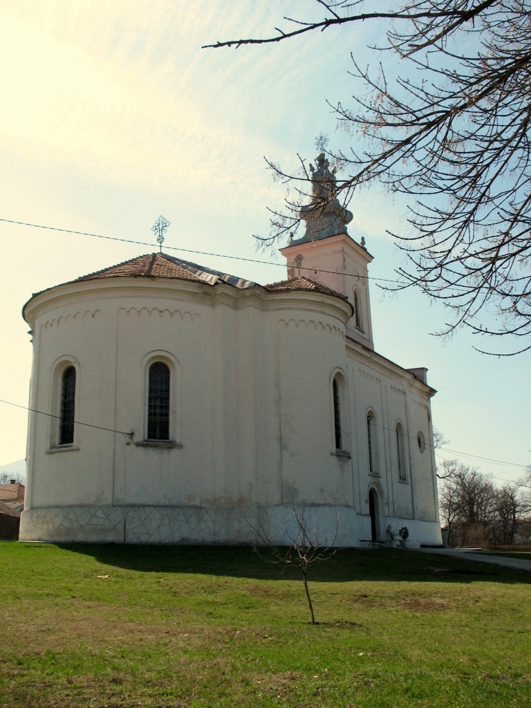 pogled na oltarsku apsidu